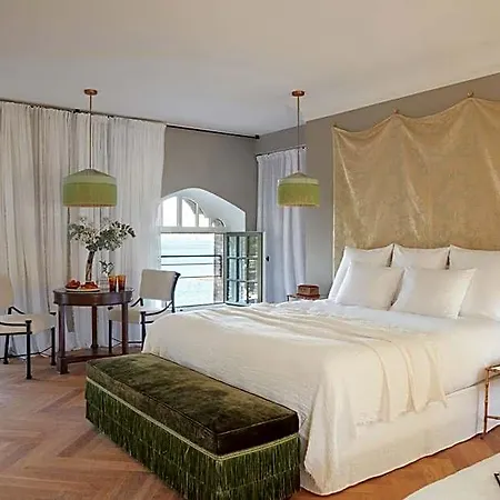 Chateau De Theoule & Hotel 5*